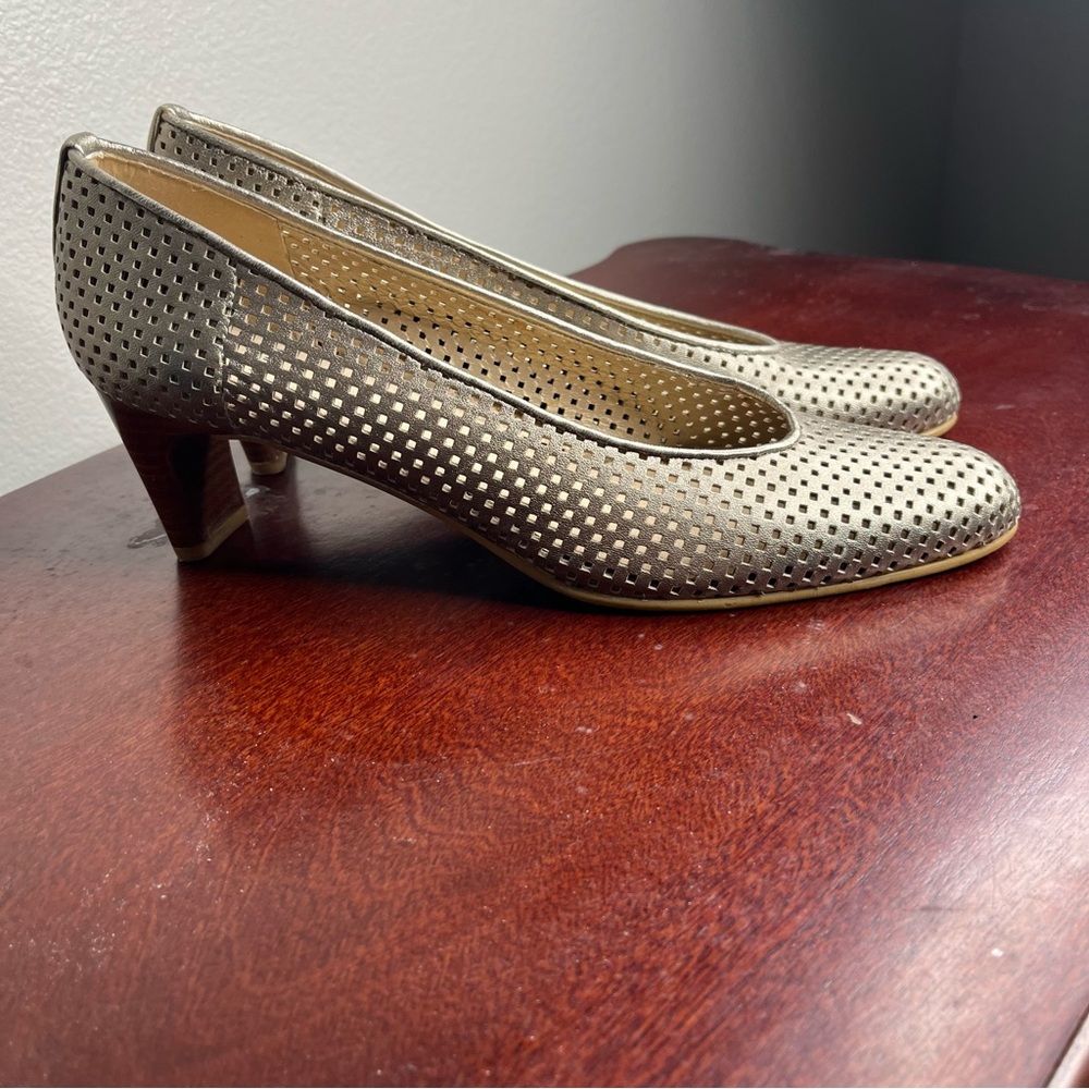 Stuart Weitzman Womans Size 8.5 Narrow Small Heel… - image 1